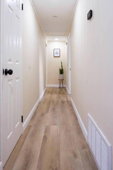 Вилла House Near Tampa Zoo And Busch Gardens, Free High Speed Wifi Экстерьер фото